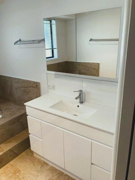 Spacious Modern Home Outstanding Views Sleeps 9 Hobart Ngoại thất bức ảnh
